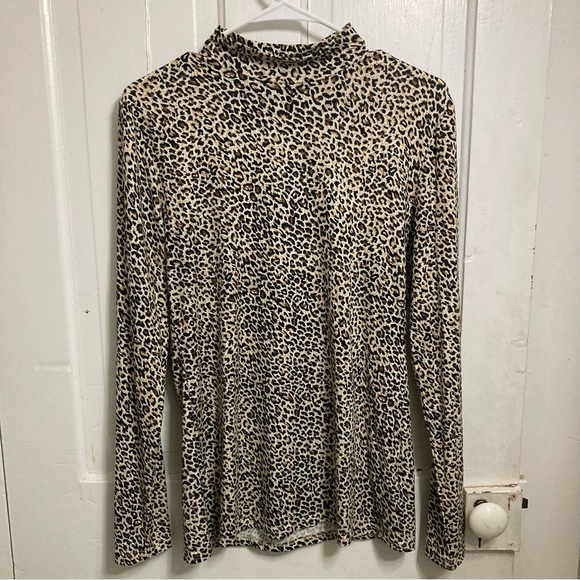 NWOT Women’s leopard print mock turtleneck shirt - Picture 2 of 4
